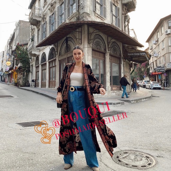 BLOGGERS FAV ZARA FLORAL PRINTED VELVET KIMONO - Picture 9 of 16